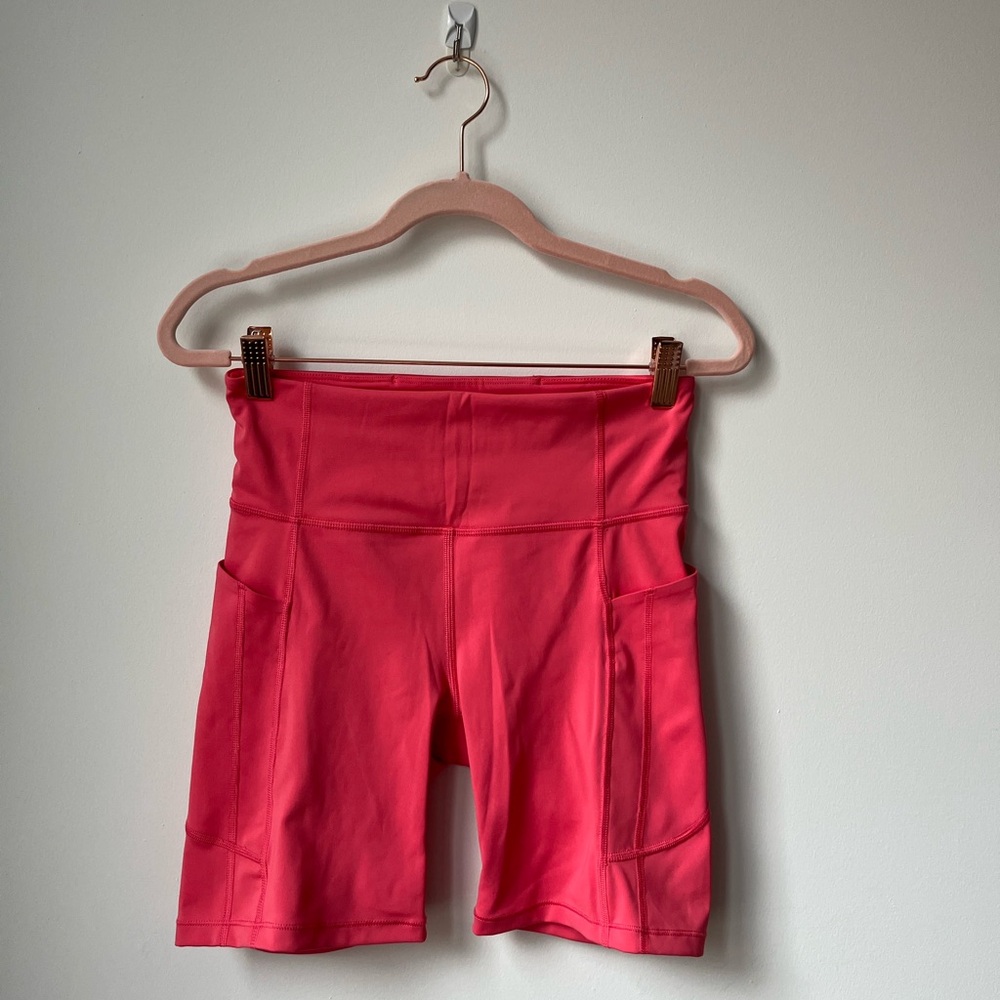 Athleta Women's Ultimate Stash II 7” Short